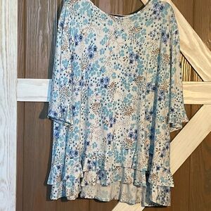 N Touch Floral Top in Shades of Blue. Ruffles on Sleeve and Hem. SIZE 2X, NWT